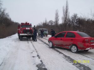 В области спасатели освободили из снежного плена 21 автомобиль - ФОТО