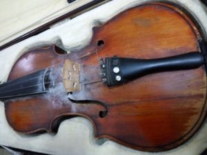 Через запорожский аэропорт турок пытался незаконно вывезти раритетную скрипку Амати - ФОТО