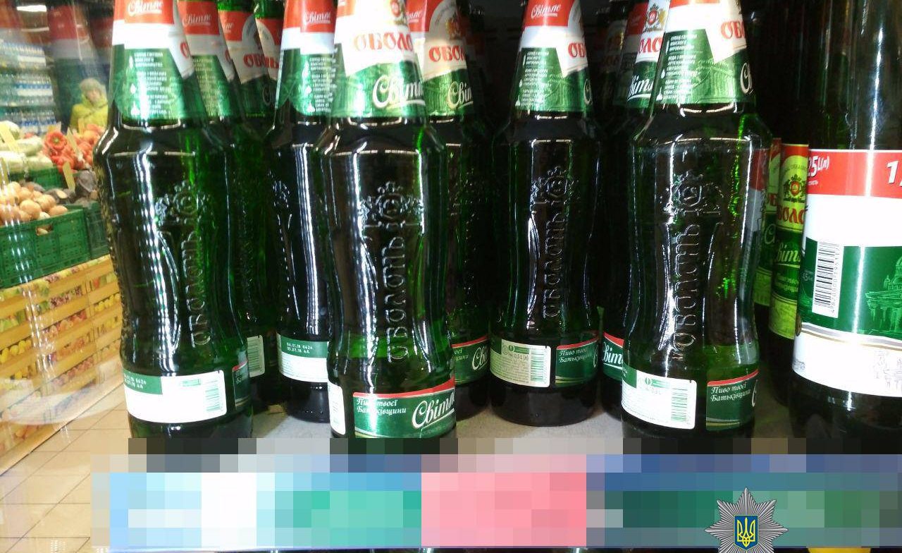 В Запорожье полицейские наказали сотрудников супермаркета, которые продавали алкоголь в ночное время – ФОТО