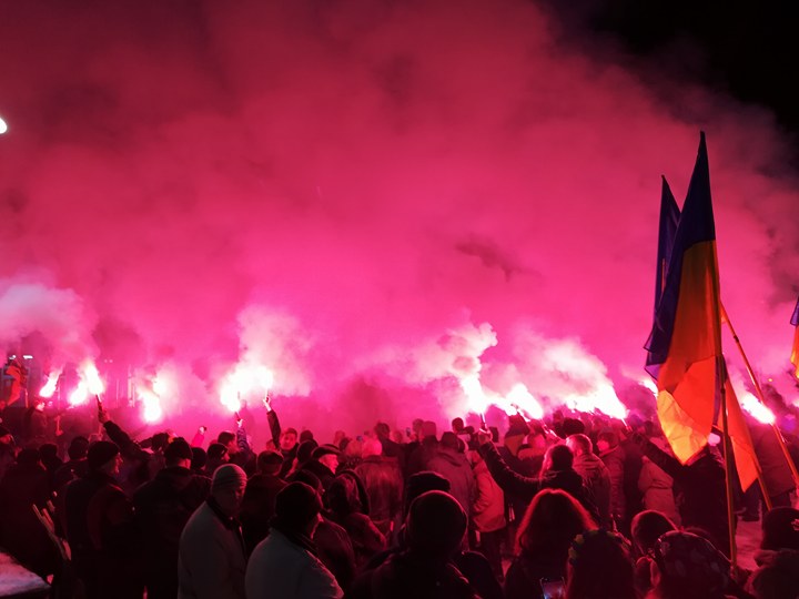 В Запорожье активисты собрались на факельное шествие в честь героев Крут  - ФОТО