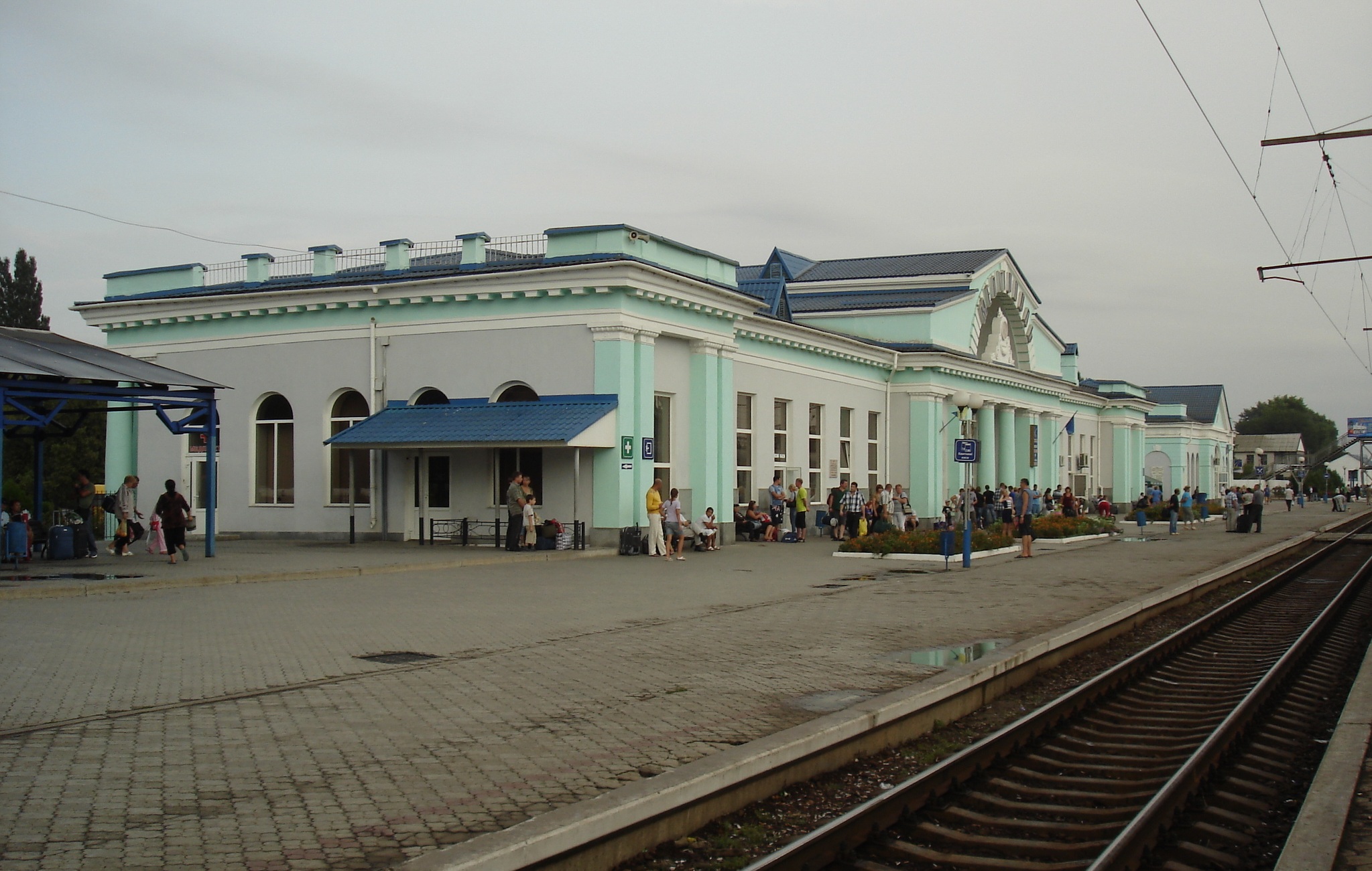 В Запорожской области в зале ожидания ж/д вокзала обокрали женщину