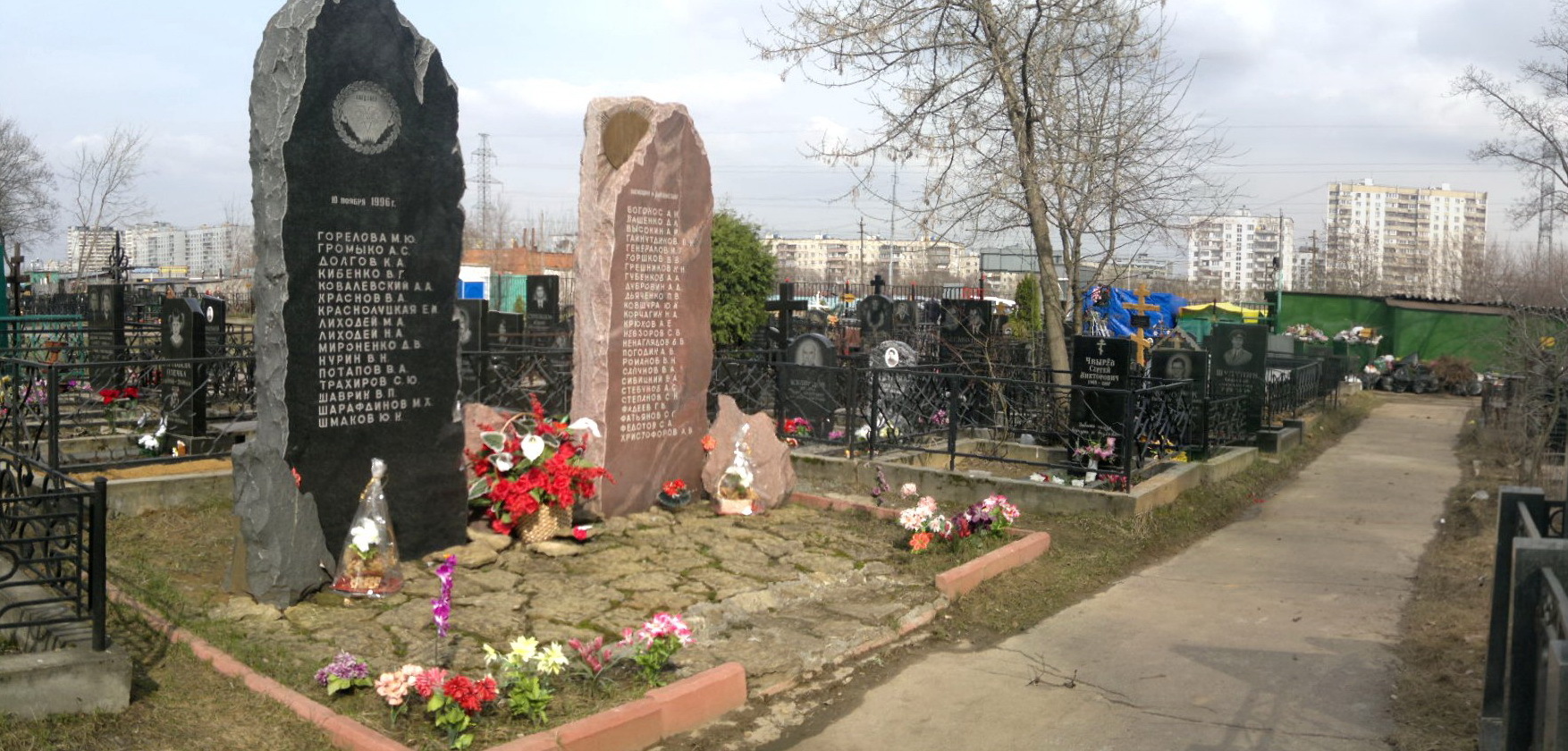 В Запорожье будут судить ритуальщиков, вымогавших взятки за захоронения на закрытом кладбище