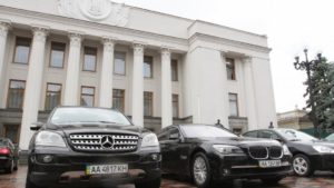 Стало известно, кто из запорожских нардепов любит «кататься» на парламентских авто