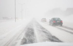 В Запорожской области из-за снегопада ограничили движение по трем трассам