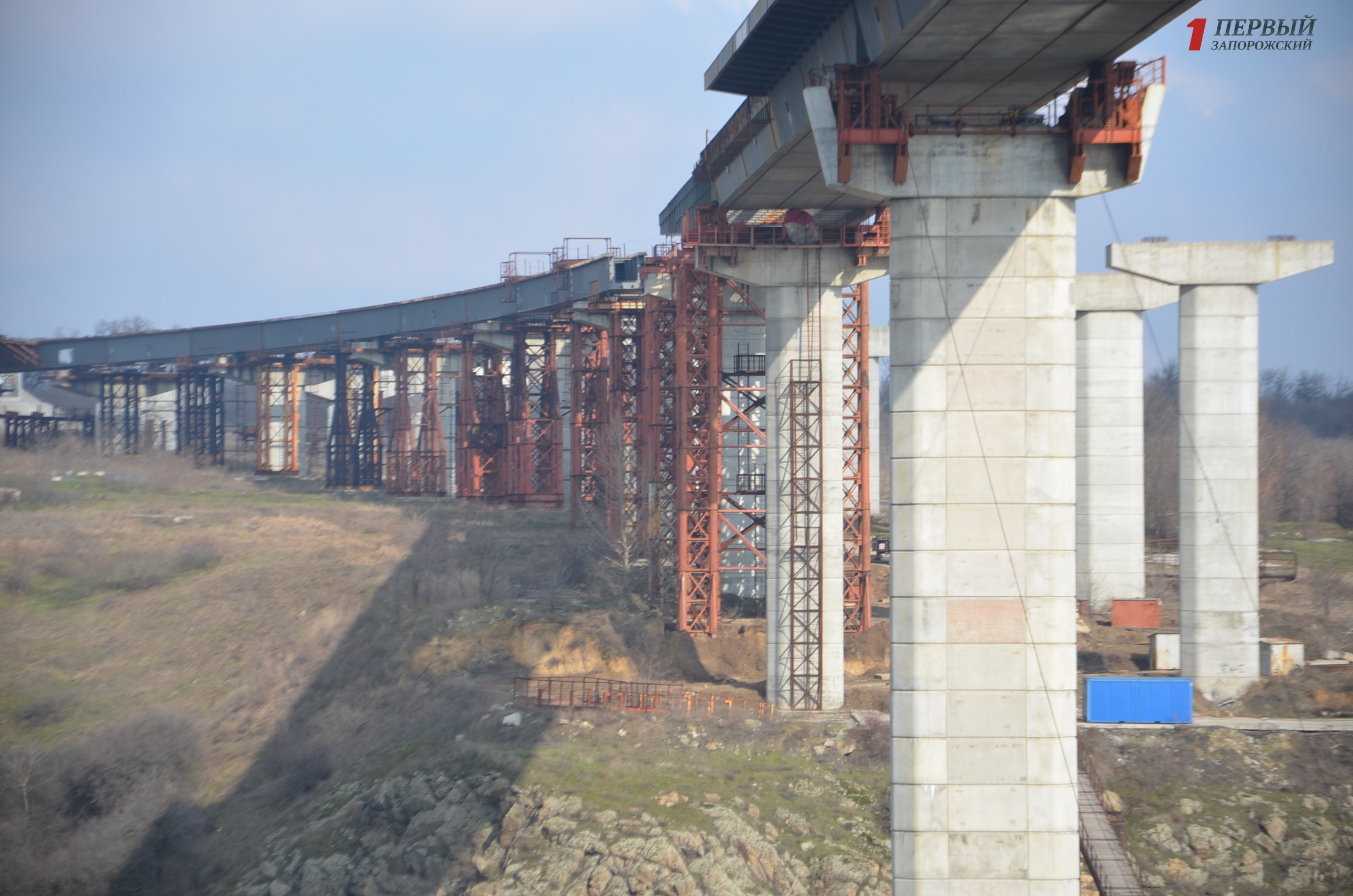 Свершилось: в Запорожье соорудили основу для будущего моста с Правого берега на Хортицу - ФОТО