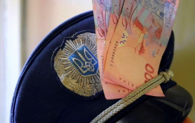 В Запорожье полицейского поймали на взятке: он требовал 15 тысяч гривен у виновника ДТП - ФОТО