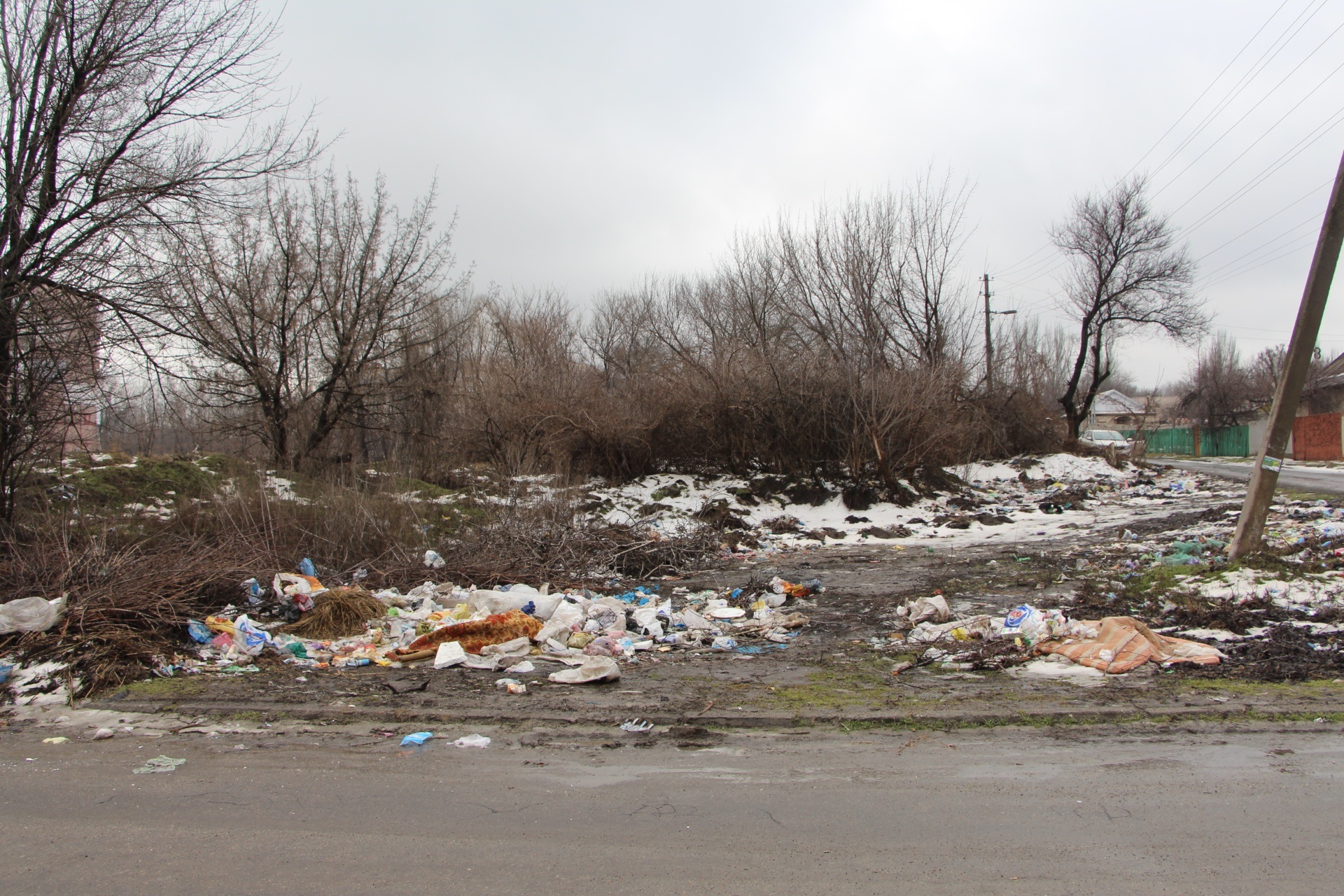 В Запорожье продолжают ликвидировать стихийные свалки мусора - ФОТО
