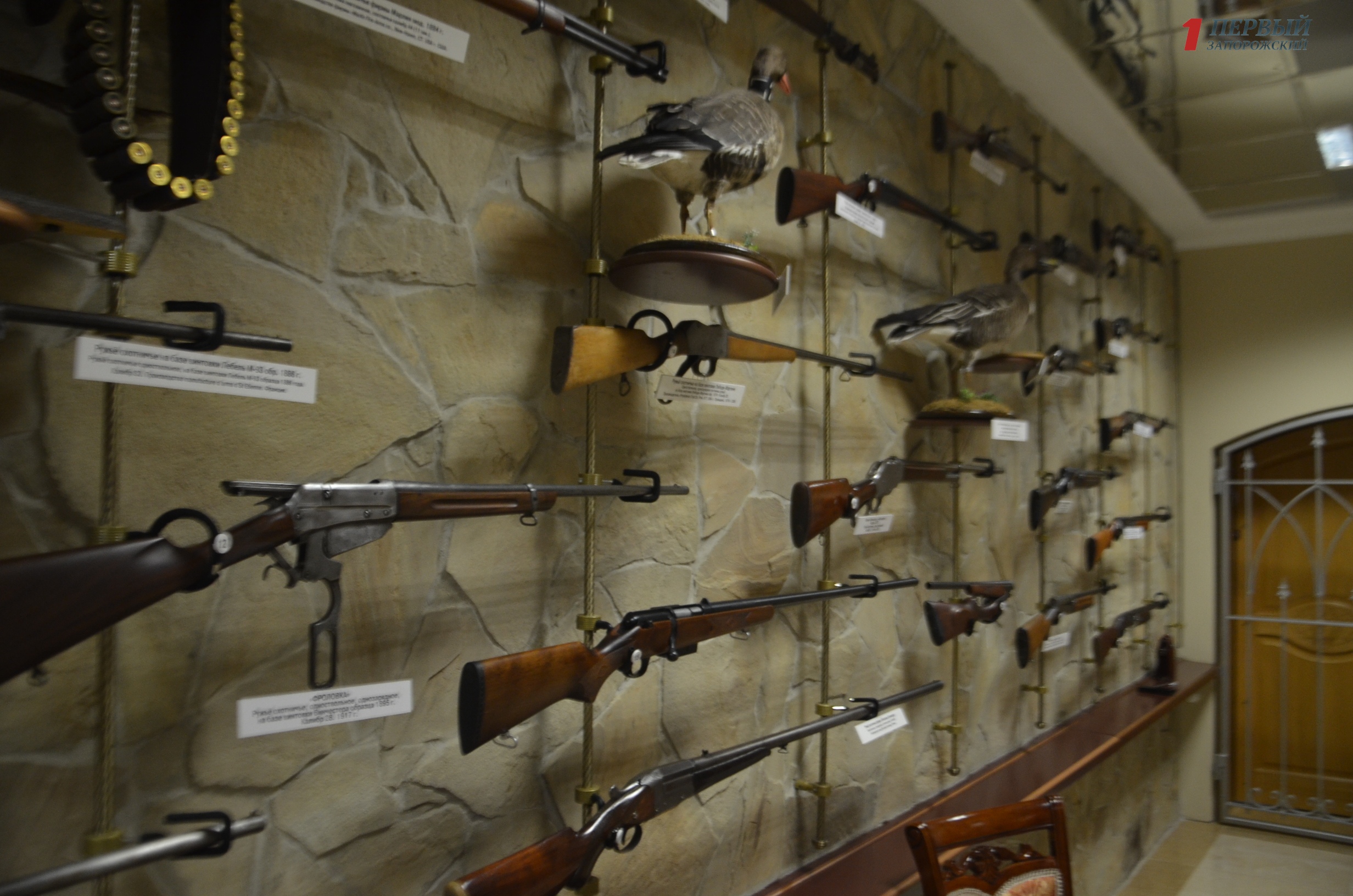 Ружье Брежнева, перстень-револьвер и стреляющая трость: в запорожском музее техники представлена уникальная коллекция оружия - ФОТО
