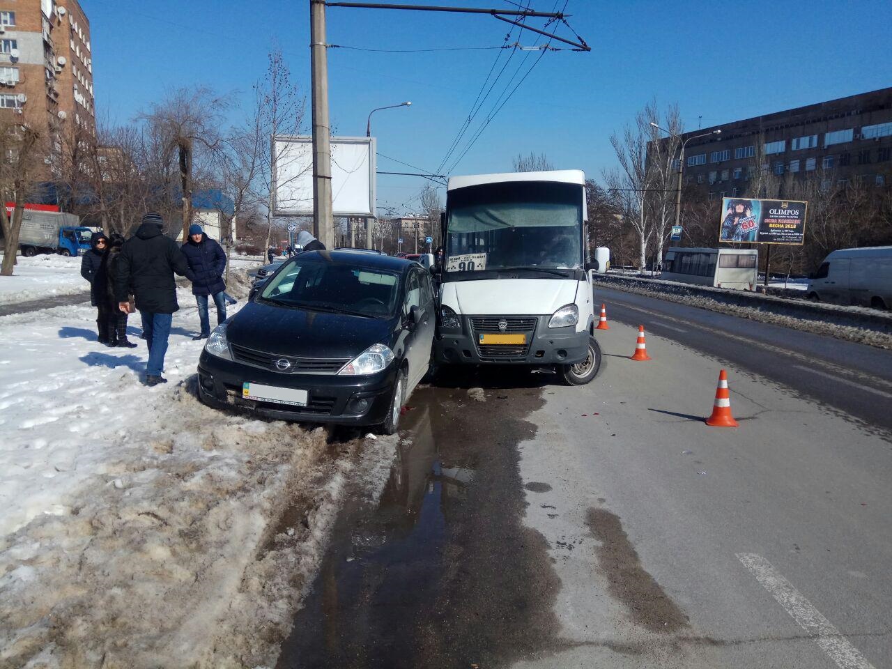 Полиция рассказала подробности ДТП с маршруткой в Запорожье - ФОТО