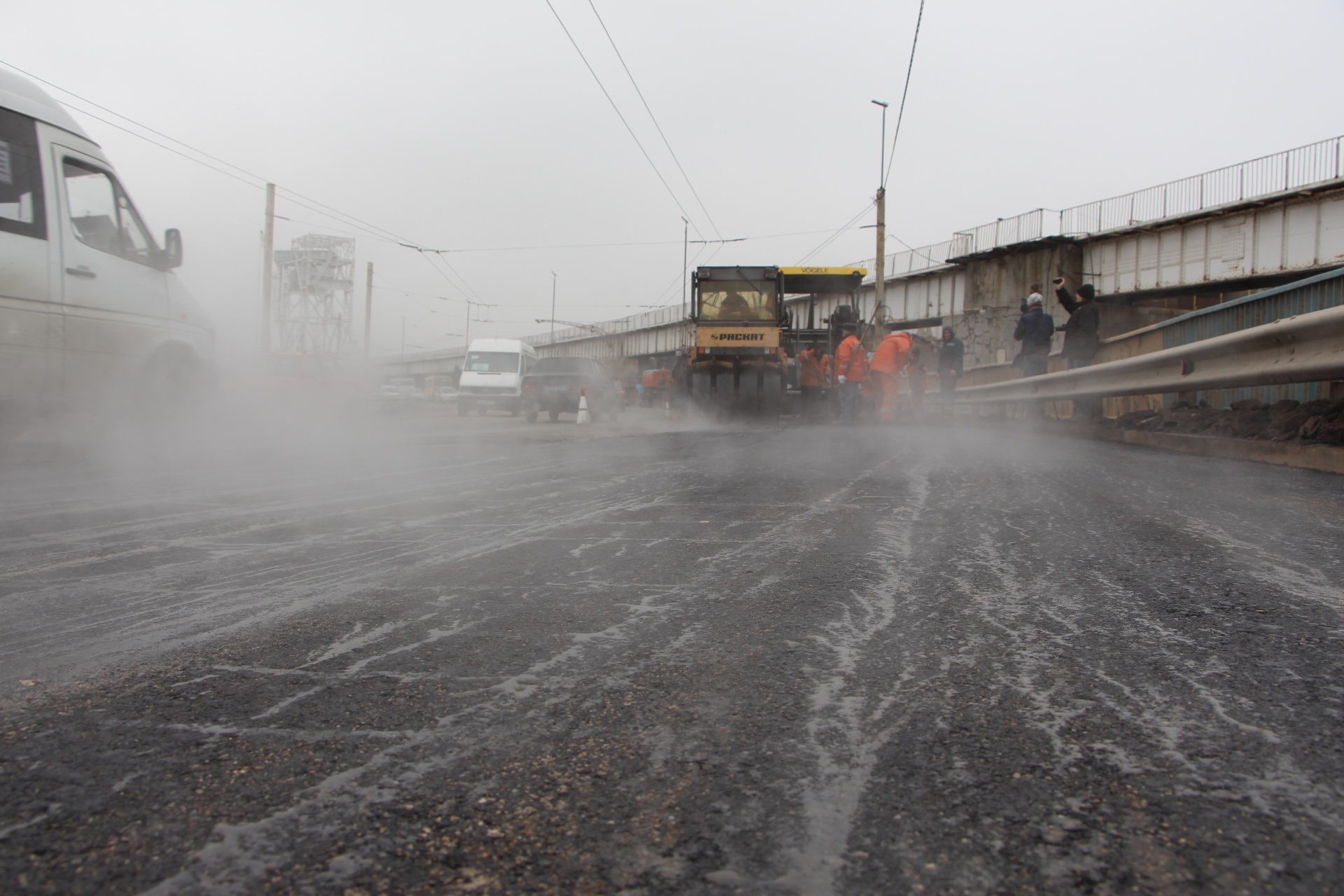 Ремонт дороги на плотине ДнепроГЭСа выходит на завершающий этап