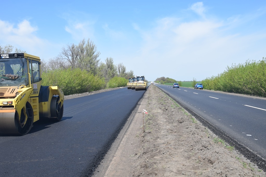 В Запорожской области турецкие подрядчики продолжают ремонт трассы на Днепр - ФОТО