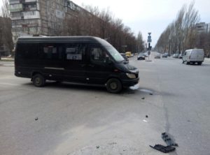 В Запорожье произошло очередное ДТП с маршруткой - ФОТО
