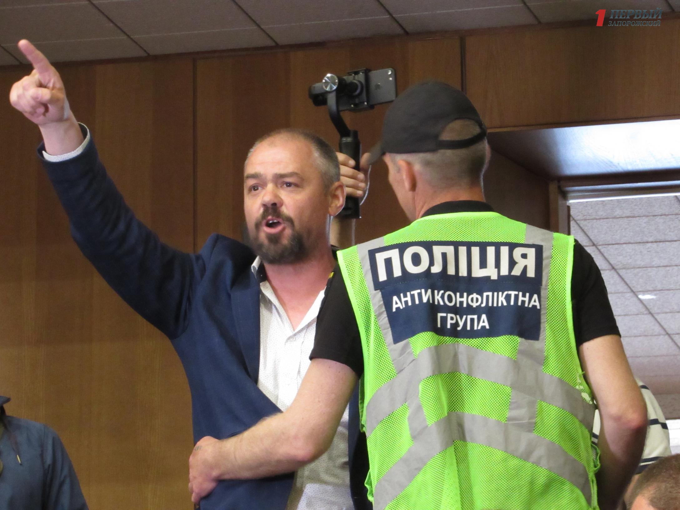 На сессии Запорожского областного совета Олешку снова не дали слово, а в ответ он обозвал депутатов «негодяями» -  ВИДЕО