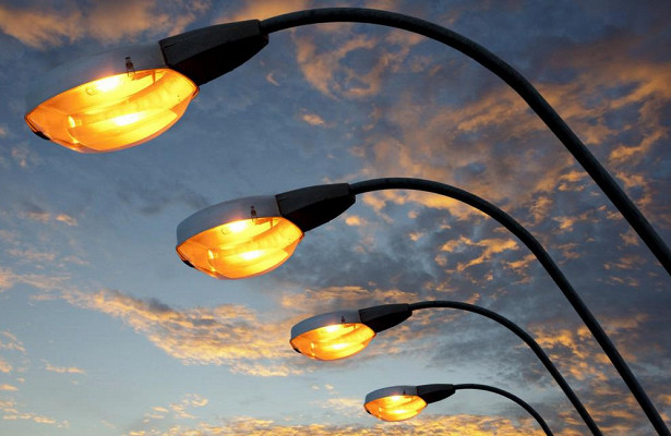 На десятках запорожских улиц появятся современные системы освещения