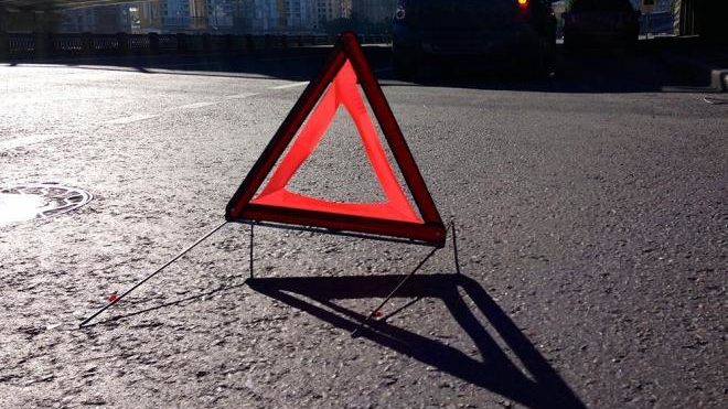 На трассе в Запорожской области водитель микроавтобуса протаранил «Ланос»