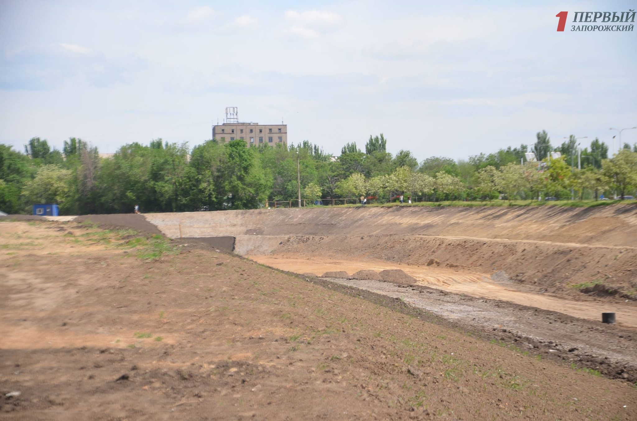 В Запорожье «кипят» работы по реконструкции ландшафтного  парка на Радуге – ФОТО