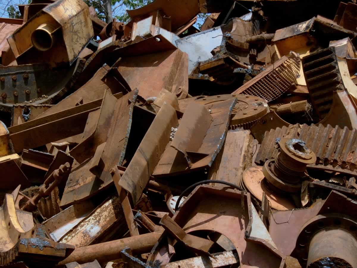 В Запорожье накрыли ряд незаконных металлоприемок: полицейские изъяли более 30 тонн лома - ФОТО