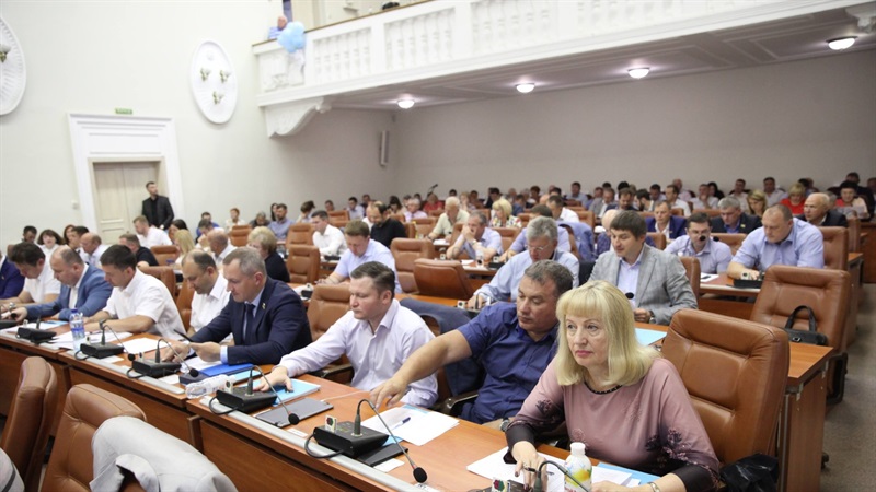 В Запорожье депутаты на сессии обсудили задолженность по зарплате сотрудников «Запорожьеоблэнерго»