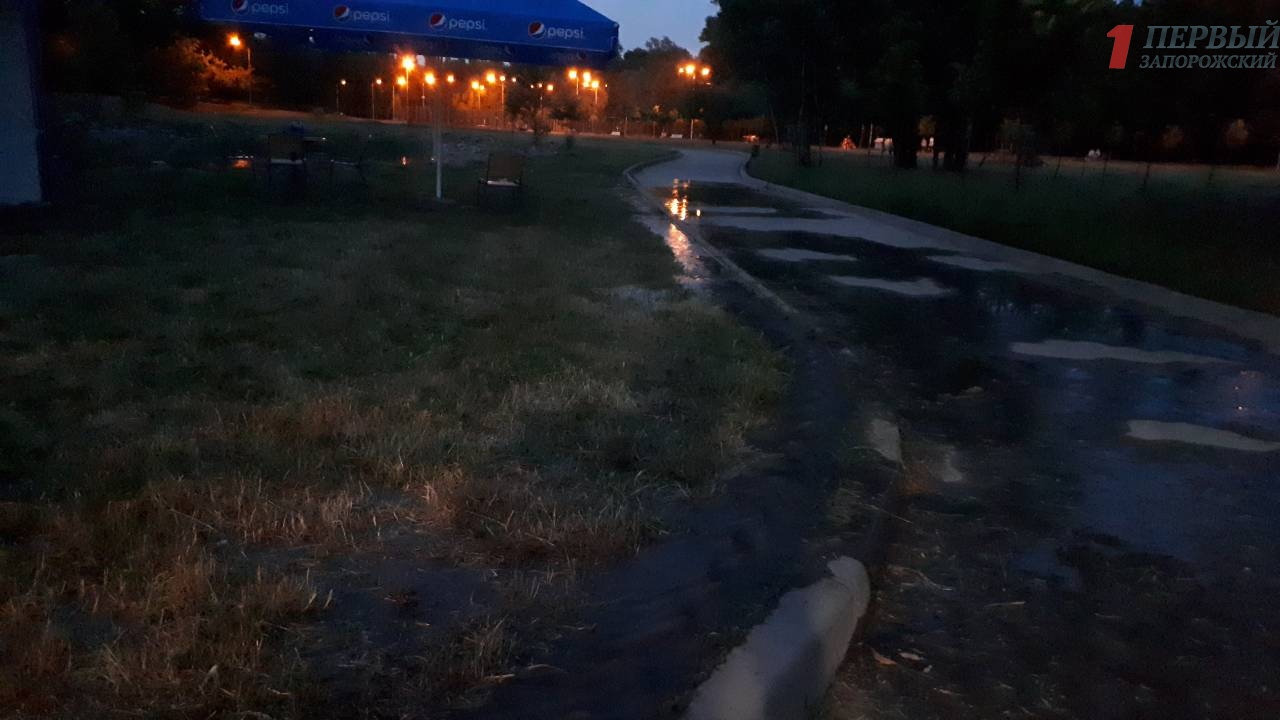 В Запорожье Парк Победы залило канализационными стоками – ФОТО
