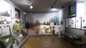 В Запорожье дополнили новыми экспонатами первую в Украине музейную выставку, посвященную Героям Майдана - ФОТО