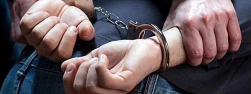 В Запорожье полиция задержала грабителя, который сорвал с пенсионера золотую цепочку – ФОТО