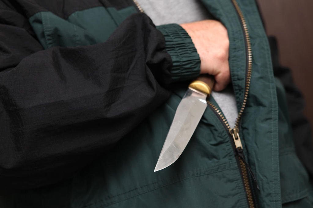 В Запорожской области 22-летний парень изрезал ножом своих родителей