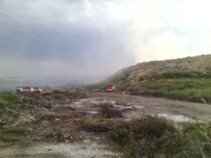 В Шевченковском районе Запорожья горела сухая трава и мусор - ФОТО