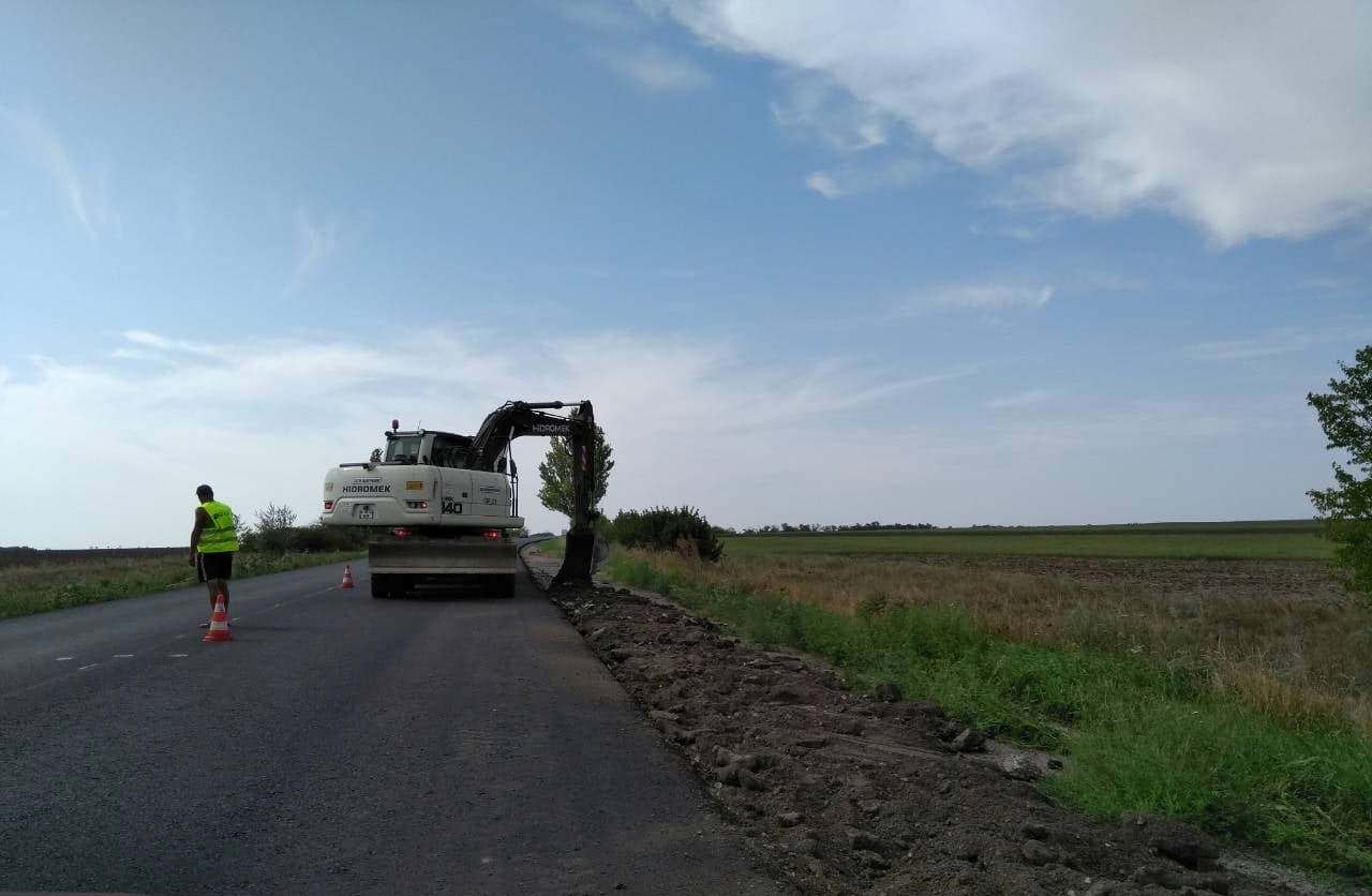 В Запорожской области продолжается ремонт трассы на Мариуполь - ФОТО