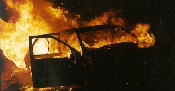 В Запорожской области на трассе дотла сгорела легковушка - ВИДЕО