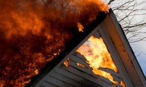 В Запорожской области из-за пожара жилой дом остался без крыши
