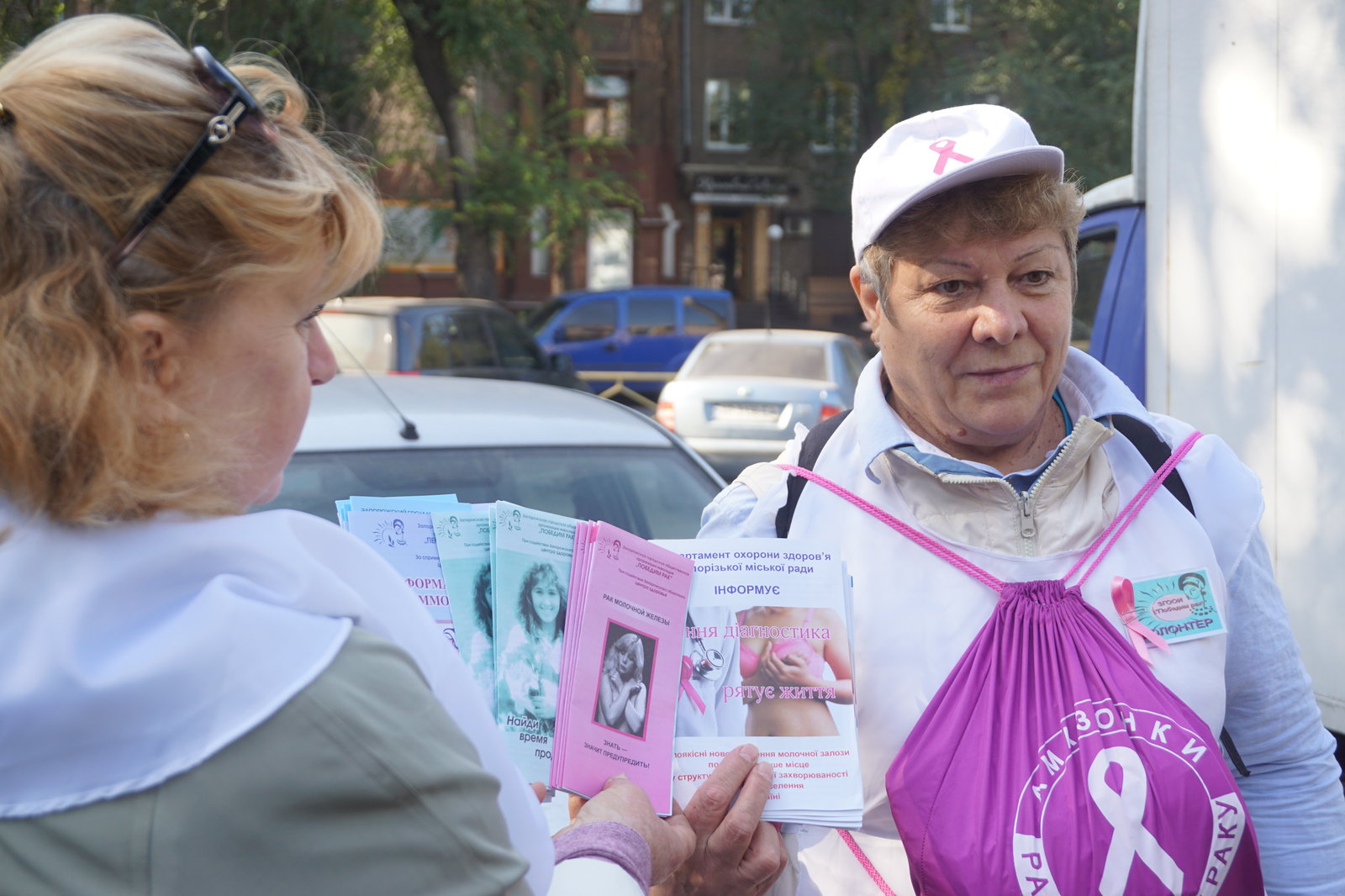 В Запорожье волонтеры провели социальную акцию по профилактике рака – ФОТО