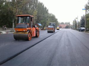 В Запорожской области из 760 миллионов гривен, выделенных на содержание и ремонт дорог, освоили только 275 - ФОТО