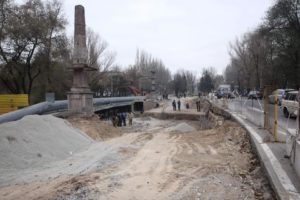 В Запорожье на Металлургов ведется реконструкция путепровода: его укрепят с помощью свай - ФОТО