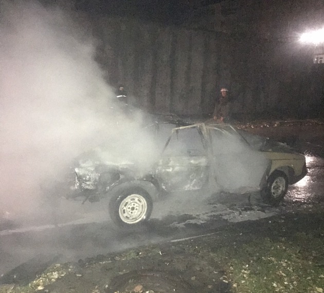 На запорожском курорте взорвался автомобиль: в домах повылетали стекла - ФОТО, ВИДЕО