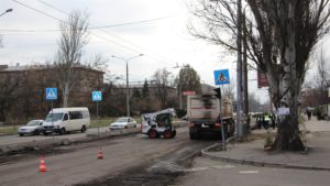 В Запорожье турецкая компания ремонтирует дорогу на улице Победы
