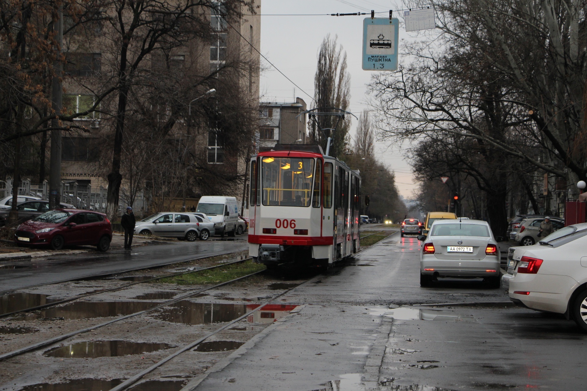 В Запорожье на линию выпустили еще один европейский б/у трамвай - ФОТО