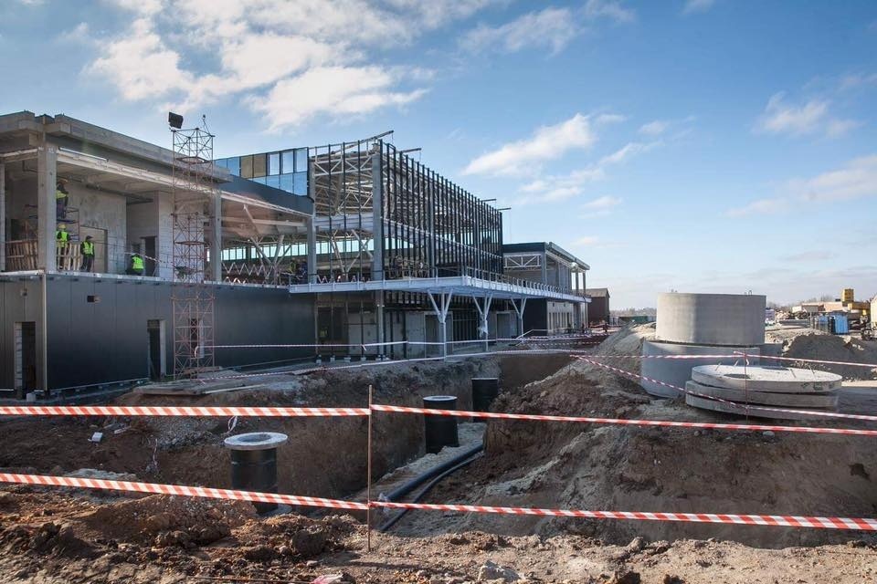 В Запорожье до конца года обещают застеклить новый терминал в международном аэропорту - ФОТО