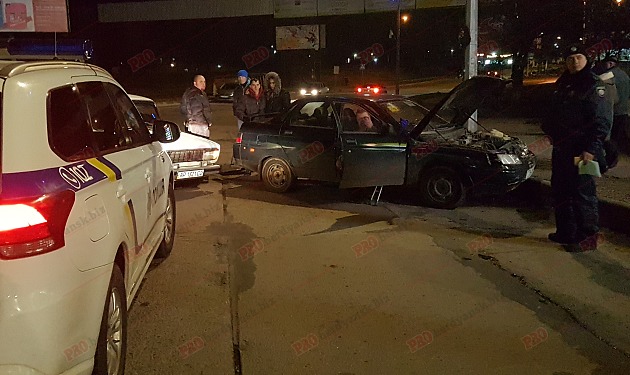 В Запорожской области столкнулись два «ВАЗа»: пассажир одного из авто разбил головой лобовое стекло - ФОТО