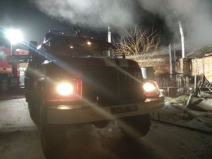 В Запорожском районе горела хозпостройка: пожарные спасли поголовье свиней и индюков - ФОТО