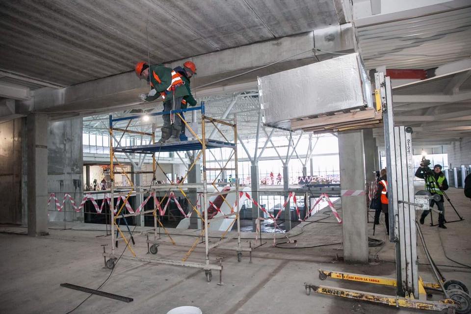 В Запорожье завершают застеклять новый терминал в запорожском аэропорту и обещают его открыть в следующем году - ФОТО