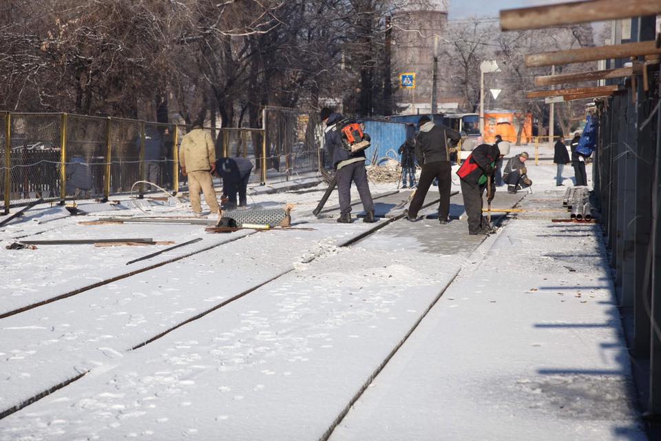 В Запорожье продолжается ремонт путепровода по улице Калибровой - ФОТО
