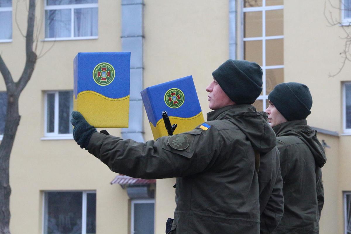 Запорожские гвардейцы приняли присягу на верность украинскому народу - ФОТО