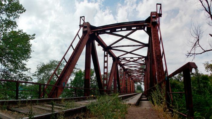 В Запорожской области капитально отремонтировали 115-летний ж/д мост: движение открыто - ФОТО