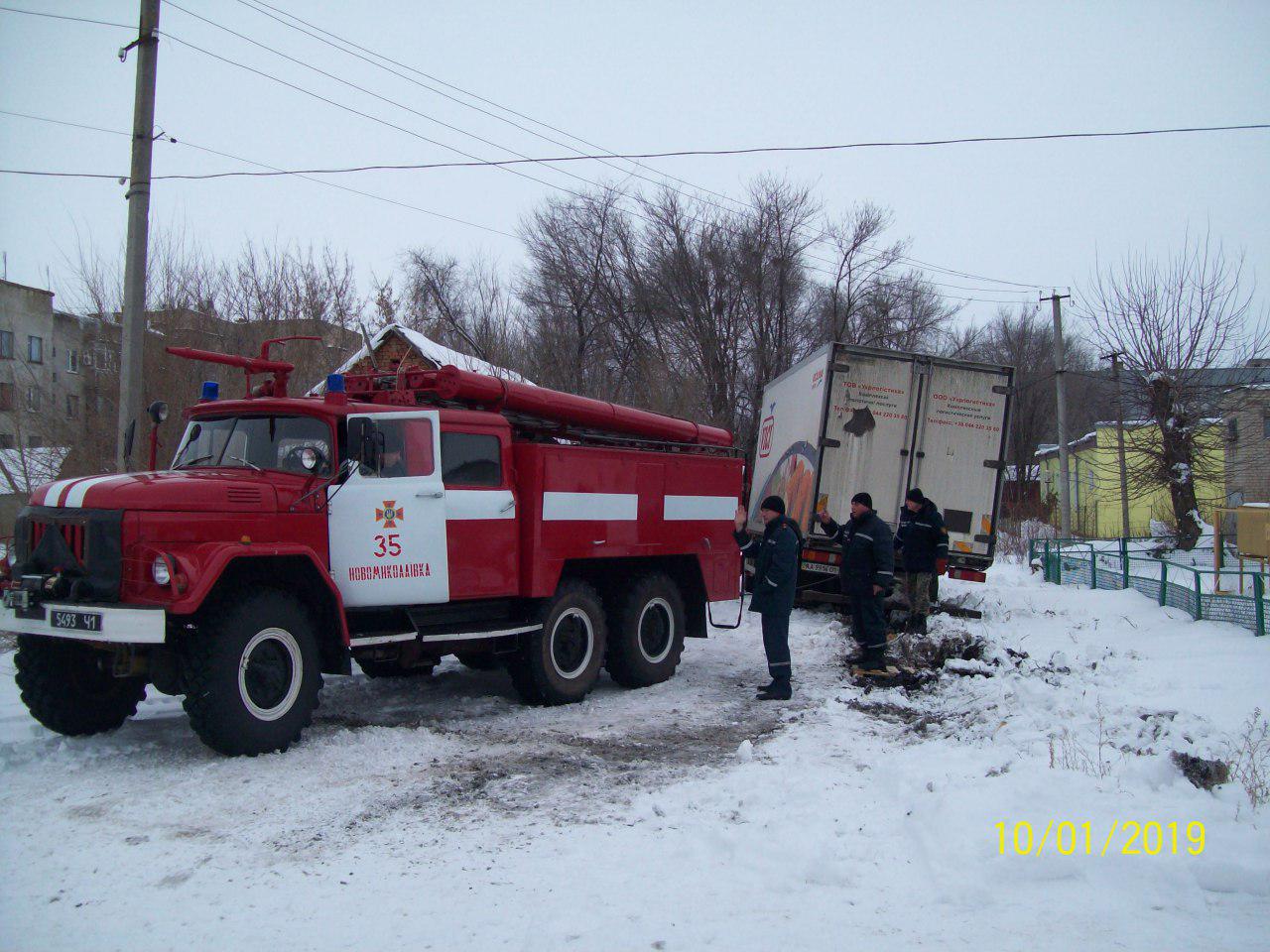 За дни непогоды запорожские спасатели освободили из снежного плена более 250 автомобилей - ФОТО