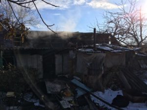 В Запорожской области семеро спасателей тушили пожар в жилом доме - ФОТО