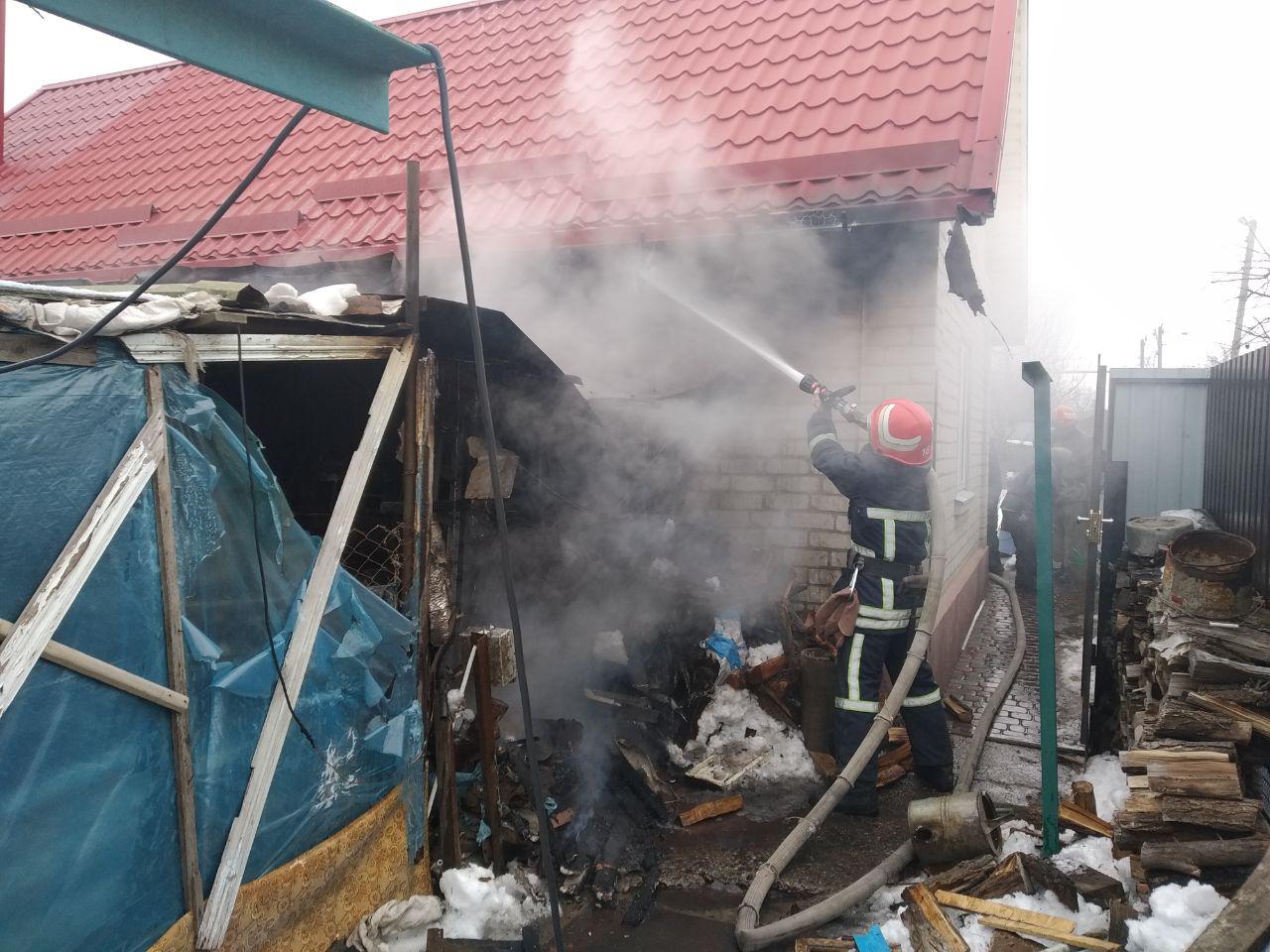 В Запорожской области сгорела надворная хозпостройка - ФОТО