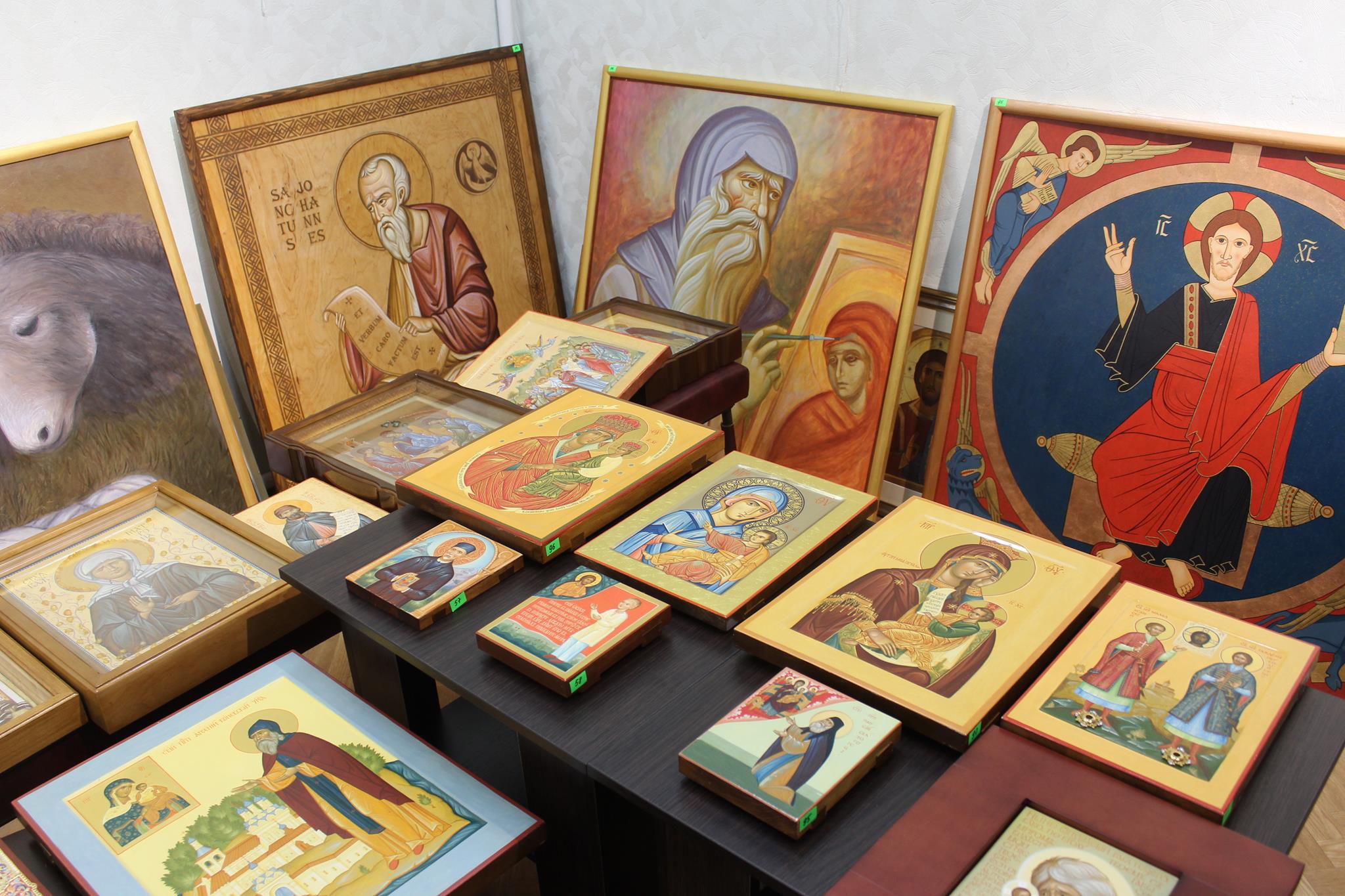 Жители Запорожья могут ознакомиться с уникальной выставкой украинской иконописи - ФОТО