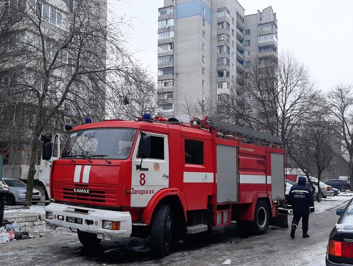 В Запорожье пожар в 14-этажном доме унес жизни двух человек - ФОТО