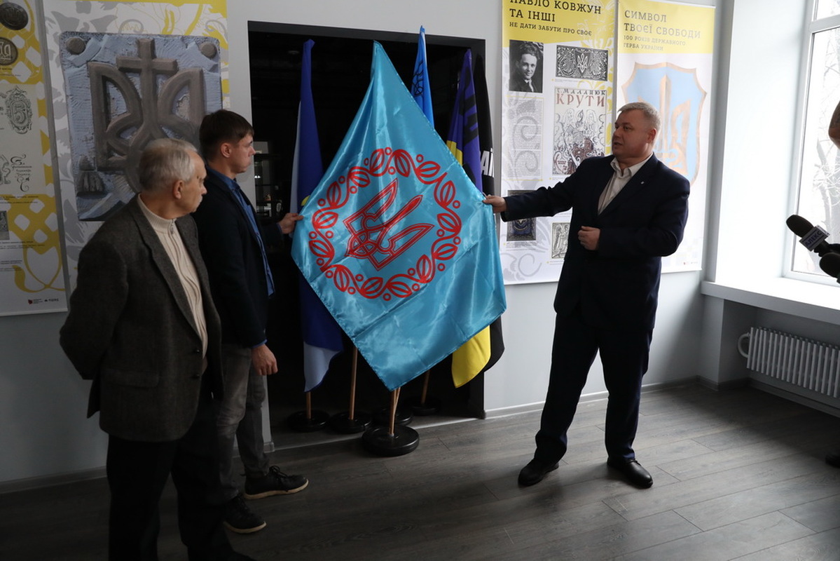 В Запорожье в краеведческом музее открыли выставку, посвященную 100-летию герба Украины - ФОТО