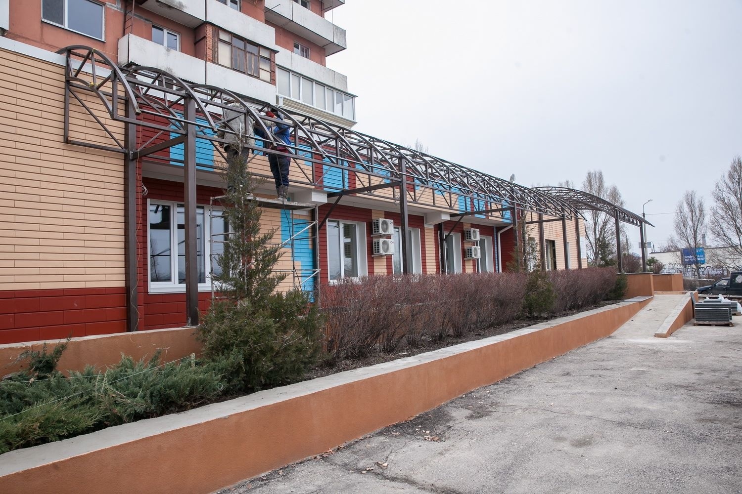 В одном из районов Запорожья завершают капитальный ремонт детской амбулатории - ФОТО